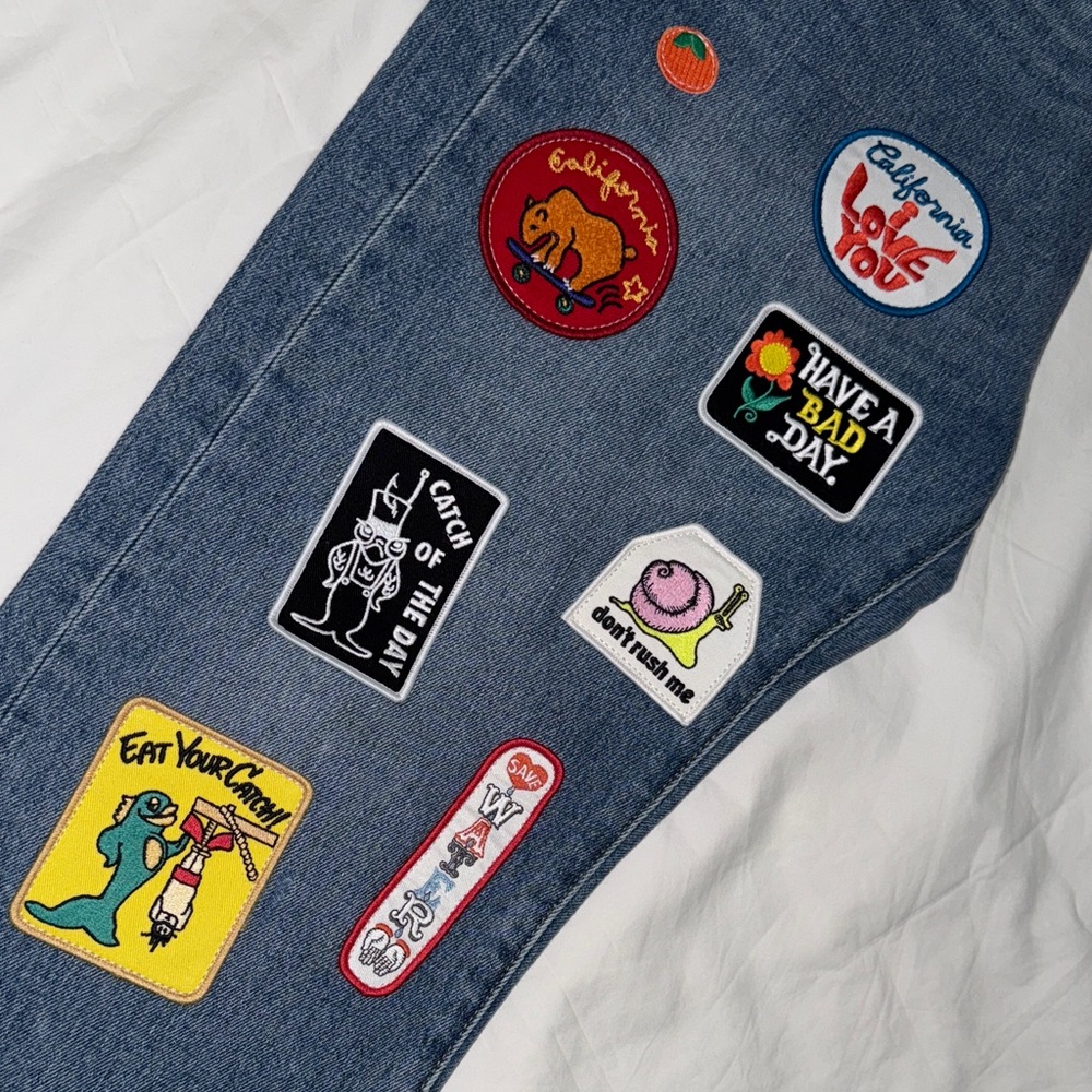 Stylish Blue Wide Leg Jeans with Fun Patches.Size 33x30 - Picture 8 of 11